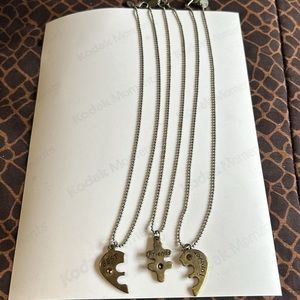 Claire’s 3 Besties necklaces